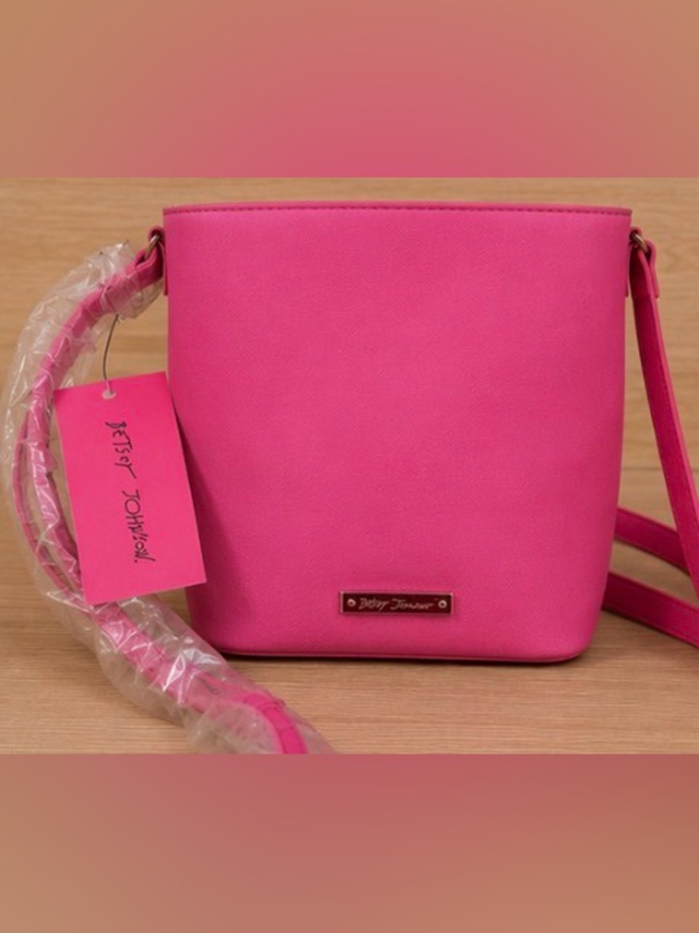 Betsey Johnson Hot Pink Crossbody Bag with Gold Chain Detail NWT - Picture 2 of 4